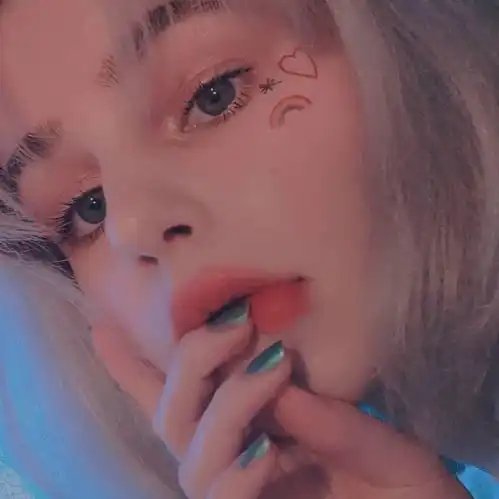 头像别人都是宝藏女孩而你却是饱胀女孩