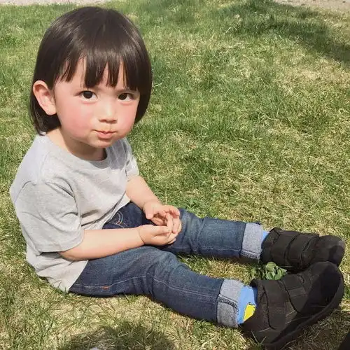 日本大眼萝莉爆火ins曾霸屏无数朋友圈头像,长大后网友才发现她居然是男孩...