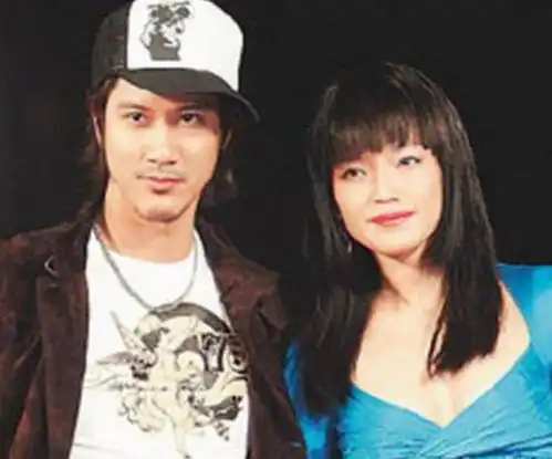 她曾与王力宏同居6年,后被彭于晏苦追7年,最后却嫁给了男闺蜜
