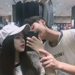 网恋的情侣们都怎么认识的70男生靠游戏,最后一种方式是网恋的起源