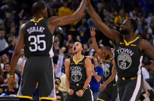 9中2,6中1情人节齐打铁,赛场手牵手一起走,你们搁这秀恩爱呢腾讯新闻