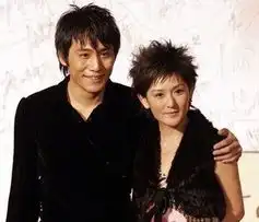 刘烨谢娜昔日亲热照片曝光曾是模范情侣