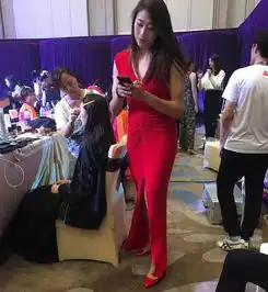 不愧为女排界的女神穿着大胆凹凸有致,风情万种妩媚动人