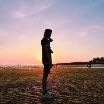 女生想做你的女友,有这3种表现明显是暗恋你,不妨试试