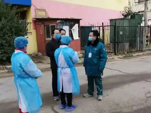 抗疫夫妻档并肩战一线