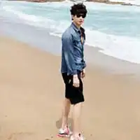 韩范风格qq情侣头像两个距离两个世界