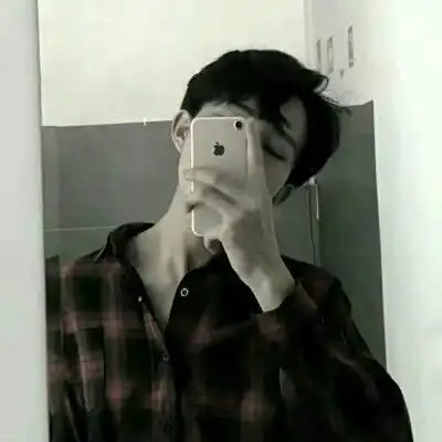 男生假装爱你的3种表现,中一个,就要当心了