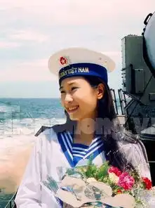 网曝越南女兵美艳自拍照男士兵看呆
