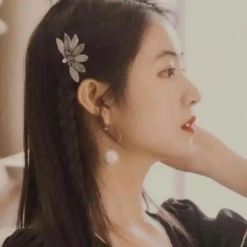 头像善意可以给任何人但喜欢和爱不行