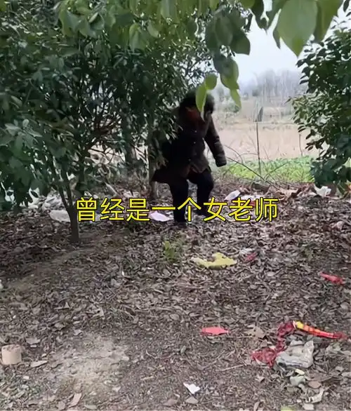 女子被男友抛弃后神志不清,躲树林中生活,原来是一流女教师