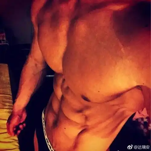 男人身上的肌肉,把性感发挥到了极致