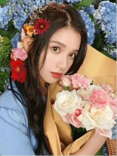 刘亦菲捧花头像爆火,张婧仪陆婷玉蒋依依女明星同款图太养眼