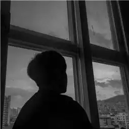 黑白个性伤感男生头像2018精选你懂得越多越像世界的孤儿