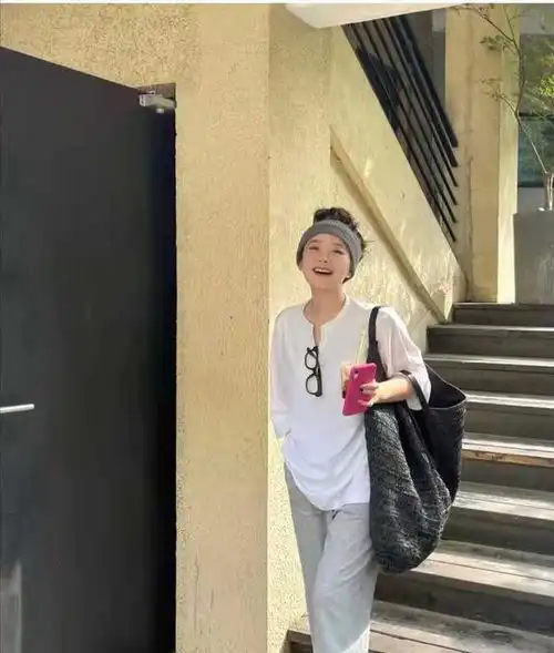 夏天运动裤搭配什么上衣好看
