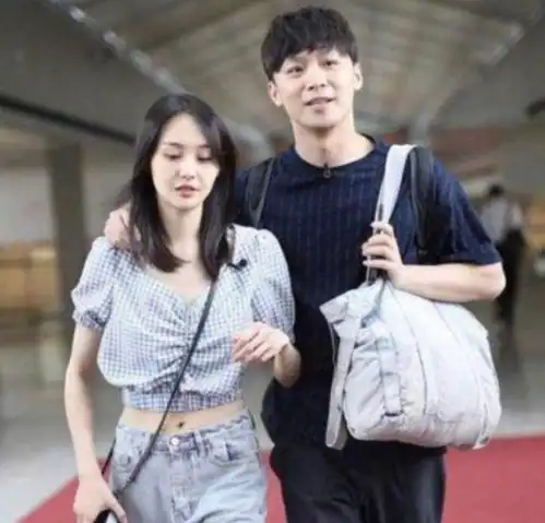 郑爽连发两条长文,回应代孕事件,粉丝留言呈现一边倒