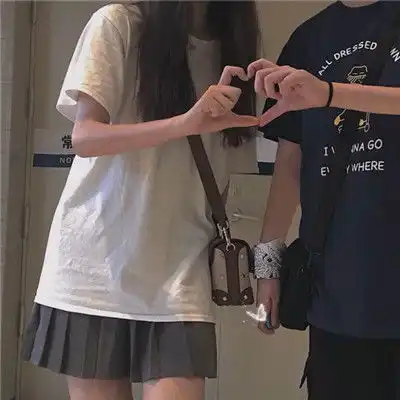 情头像情侣一左一右,主要是半身的背影的