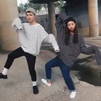 扣扣头像情侣头像有时候总在人群中寻找你