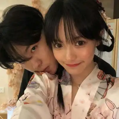 溺毙一对两张时尚潮流真人情头.情侣头像我要个性网