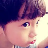 微信头像戴眼镜可爱小男孩正面微信头像图片大全