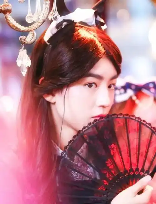 刘昊然扮女装竟比杨幂还美就连王俊凯张一山都自愧不如