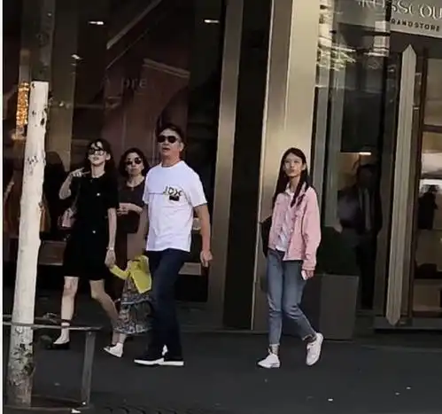 网友在伦敦偶遇刘强东章泽天,两人甜蜜共度情人节,力破婚变传言