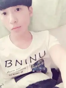 戴眼镜瓜子脸的男生适合什么发型,要比较阳光的,最好有图片