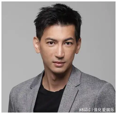 45岁女星自曝结婚与小7岁男友因疫情结缘,男方曾在厕所求婚