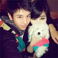 情侣亲亲头像两张高清