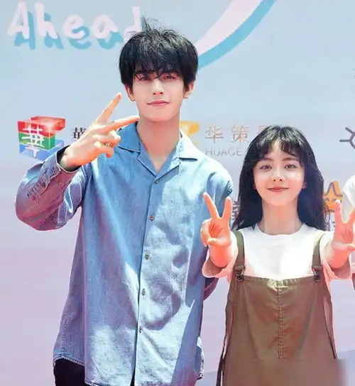 谭松韵与小9岁宋威龙演情侣,同框却像姐弟,网友不合适吧