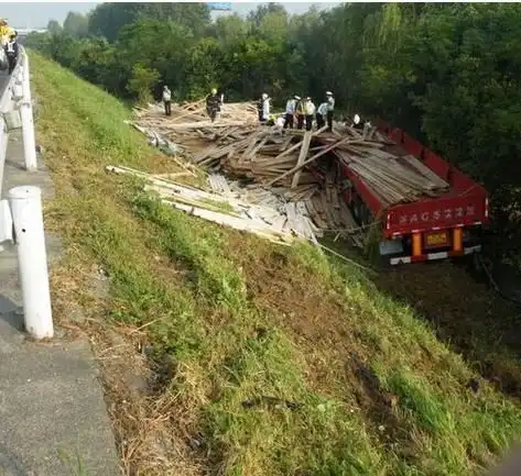 922丹阳沪蓉高速交通事故