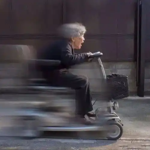 哈哈哈哈电梯间里全程一线目睹小领导和大boss社死...