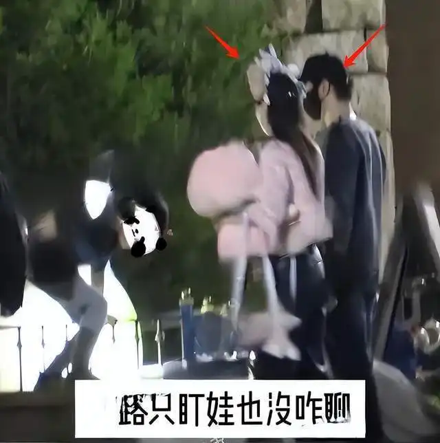 叶珂吃醋了疑似不满黄晓明杨颖穿情侣装带娃,公开回应插足指控