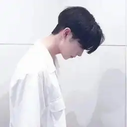 男生头像做个俗人不谈亏欠.