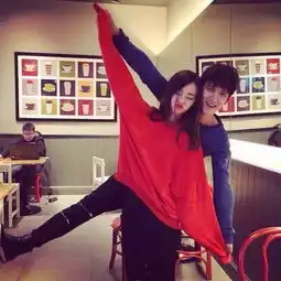 谁能帮我找找另一半情侣头像,我找不到了,跪求,谢谢