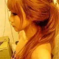 微信头像女穿黄颜色衣服微信头像图片大全