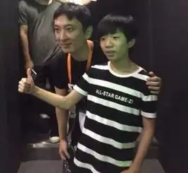被王思聪害惨的少年,12岁就退学当主播,熊猫倒闭后无处可去