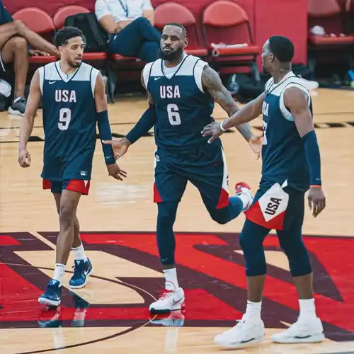 爱德华兹豪言自己是美国男篮一哥,库里詹姆斯等人是来辅佐自己的