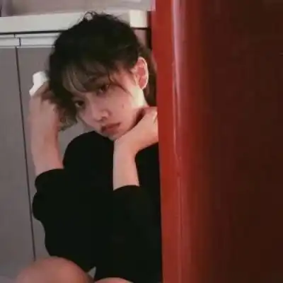 好看女生伤感网红个性头像爱情就是一次又一次的爱上同一个人