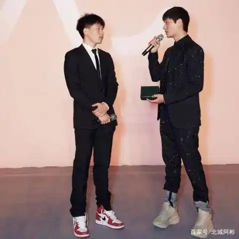 陈坤儿子18岁近照曝光,亲生无疑