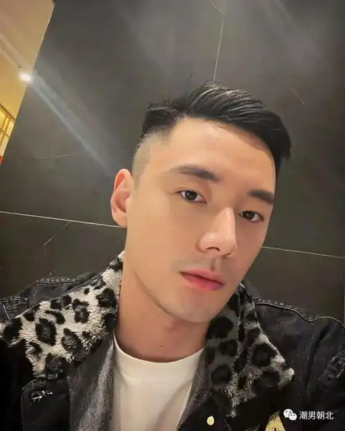 男生除了寸头发型,还可以剪这4款发型,潮流帅气,颜值翻倍