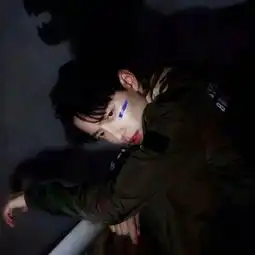 男生头像做个俗人不谈亏欠.