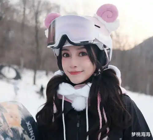 杨颖动作真快,被爆与小鲜肉男友人开心电竞,网吧老板却出面辟谣