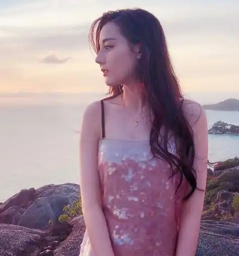 迪丽热巴身材太撩人了,这完美的身材比例,看一眼就被迷倒了