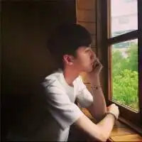 校园情侣装qq头像一男一女来杯热开水来温暖我的心