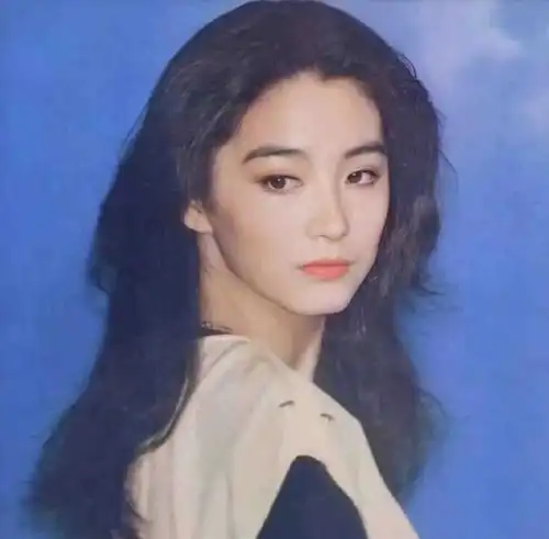 过时单品反成为时髦标签上世纪的复古港风,如今竟让女星都沦陷