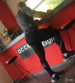 性感胸肌猛男cos劳拉男默女泪丰满胸臀羡煞网友