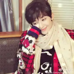 撒狗粮张翰娜扎情侣装庆两周年纪念日