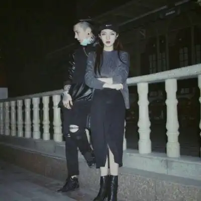 全身照一对情侣头像
