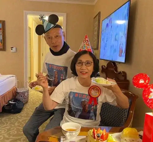 罗家英罕谈与汪明荃婚姻称唯一遗憾是没有孩子