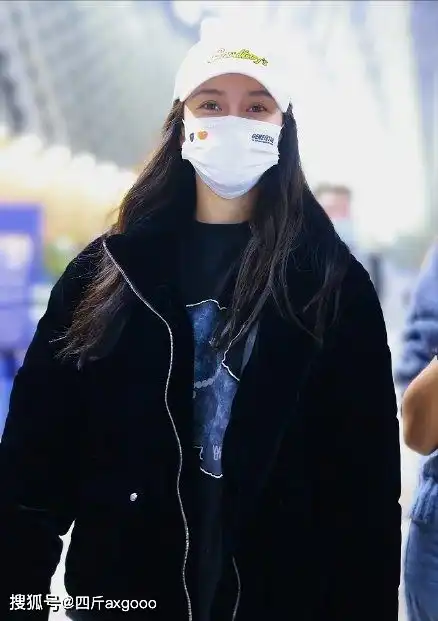 angelababy穿情侣款上衣现身,婚变分居传闻不攻自破